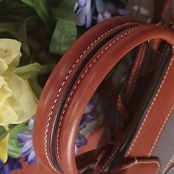 Dooney and Bourke satchel Bag - Picture 5 of 15